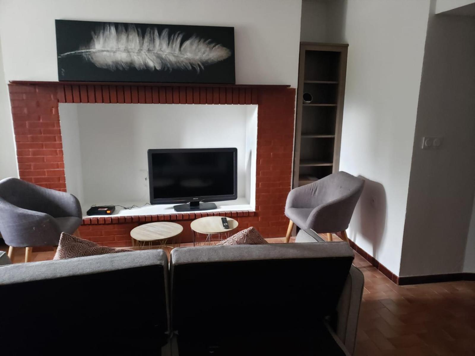 Chambres Meublees Et Spacieuses LʼIsle-Jourdain Exteriér fotografie